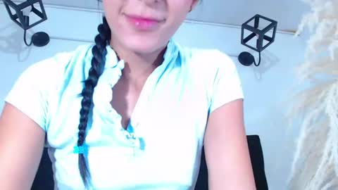 Snapshot of juan_and_luciana chatting on 07/28/26, 06:20 online show from 07/28/26, 06:20