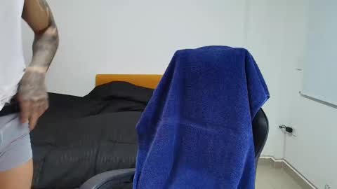 Snapshot of juan_gomez_1 chatting on 11/18/25, 12:05 juan_gomez_1 online show from 11/18/25, 12:05