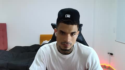 Snapshot of juan_gomez_1 chatting on 11/27/25, 12:02 juan_gomez_1 online show from 11/27/25, 12:02