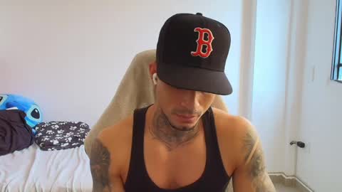 juan_gomez_1 online show from 05/15/26, 09:44