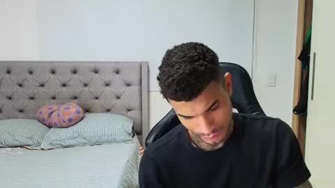 juan_gomez_1 online show from 06/25/26, 05:07