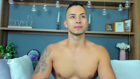 Snapshot of juan_muscle chatting on 01/30/25, 03:44 juan_muscle online show from 01/30/25, 03:44