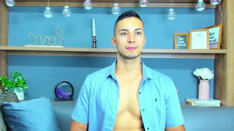 Snapshot of juan_muscle chatting on 02/16/25, 12:19 juan_muscle online show from 02/16/25, 12:19