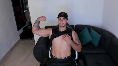 Snapshot of juan_muscle chatting on 09/19/25, 02:35 juan_muscle online show from 09/19/25, 02:35