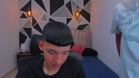 Snapshot of juan_nd_steven chatting on 11/06/25, 04:24 JuanSteven online show from 11/06/25, 04:24