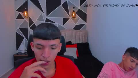 Snapshot of juan_nd_steven chatting on 11/21/25, 02:54 JuanSteven online show from 11/21/25, 02:54