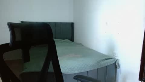 Snapshot of juan_y_ana_69 chatting on 11/22/25, 04:28 juan y ana online show from 11/22/25, 04:28