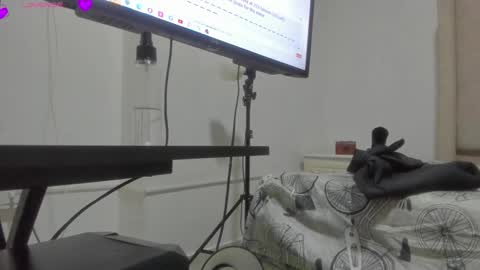 Snapshot of juana_240 chatting on 12/10/24, 02:48 Lau   follow  online show from 12/10/24, 02:48