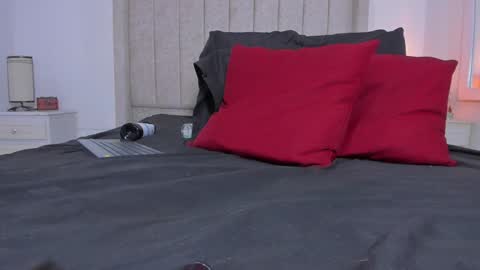 Snapshot of juana_240 chatting on 12/18/24, 10:13 Lau   follow  online show from 12/18/24, 10:13