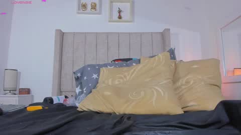 Snapshot of juana_240 chatting on 01/11/25, 10:07 Lau   follow  online show from 01/11/25, 10:07