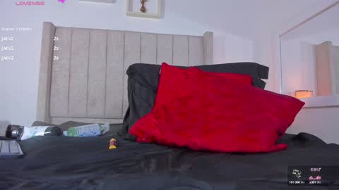 Snapshot of juana_240 chatting on 01/14/25, 10:12 Lau   follow  online show from 01/14/25, 10:12