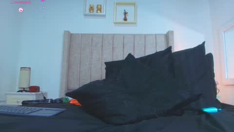 Snapshot of juana_240 chatting on 02/15/25, 10:10 Lau   follow  online show from 02/15/25, 10:10