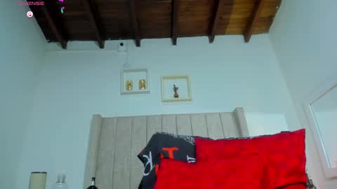 Snapshot of juana_240 chatting on 02/24/25, 02:58 Lau   follow  online show from 02/24/25, 02:58