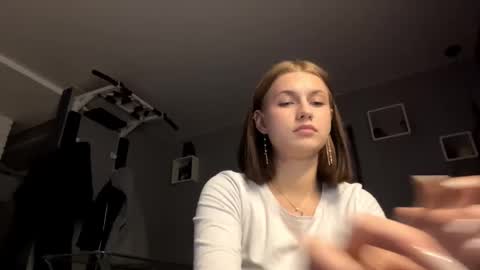 Snapshot of juanastrefeler chatting on 10/16/25, 04:52 Lola online show from 10/16/25, 04:52