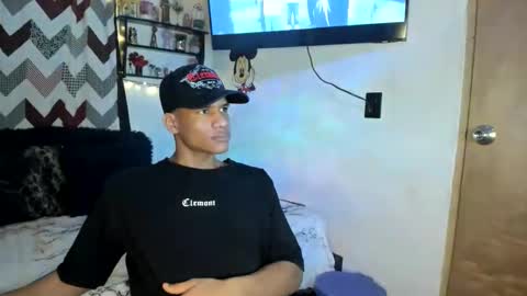 Snapshot of juanbigcock21cm chatting on 05/22/26, 04:19 juan jose online show from 05/22/26, 04:19