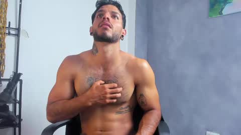 Snapshot of juanbladde chatting on 05/08/26, 12:27 Juan Esteban online show from 05/08/26, 12:27