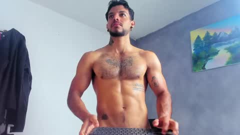 Snapshot of juanbladde chatting on 05/13/26, 03:53 Juan Esteban online show from 05/13/26, 03:53