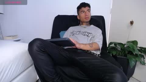 juancamilo66_ online show from 12/31/24, 09:17
