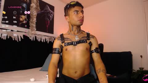 juancamilo66_ online show from 01/03/25, 05:06