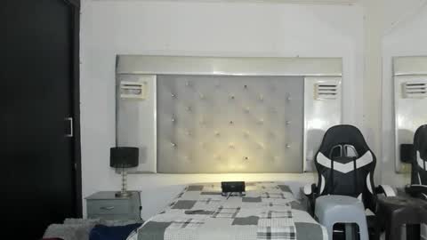 Juan Diego Uribe online show from 02/26/25, 04:03