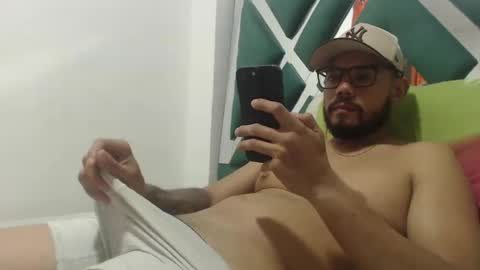 Snapshot of juanfe_style chatting on 09/24/25, 04:05 juanfe_style online show from 09/24/25, 04:05