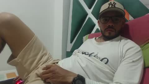 Snapshot of juanfe_style chatting on 10/11/25, 03:28 juanfe_style online show from 10/11/25, 03:28