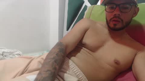 Snapshot of juanfe_style chatting on 10/11/25, 03:32 juanfe_style online show from 10/11/25, 03:32