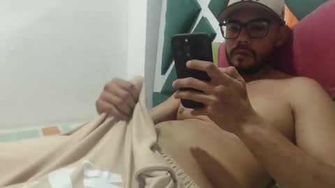 Snapshot of juanfe_style chatting on 10/17/25, 04:26 juanfe_style online show from 10/17/25, 04:26