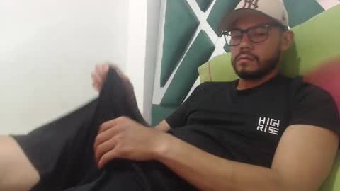 Snapshot of juanfe_style chatting on 10/18/25, 02:29 juanfe_style online show from 10/18/25, 02:29