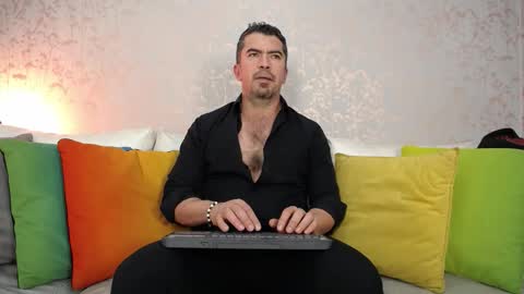 Snapshot of juank_fit45 chatting on 02/13/26, 03:35 Juan k online show from 02/13/26, 03:35