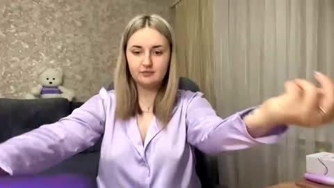 Snapshot of judevalenti chatting on 10/17/25, 05:15 JudeValenti online show from 10/17/25, 05:15