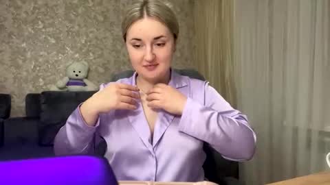 Snapshot of judevalenti chatting on 10/23/25, 05:01 JudeValenti online show from 10/23/25, 05:01