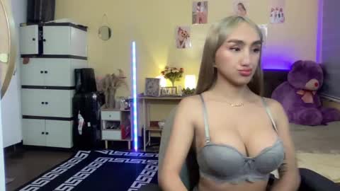 EloiseMoree online show from 12/14/24, 07:51