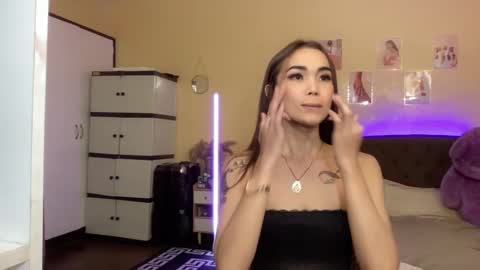 EloiseMoree online show from 01/06/25, 10:24
