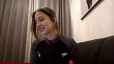 Snapshot of judithmitzel chatting on 09/27/25, 09:03 Hi Im Mia 18 years old online show from 09/27/25, 09:03