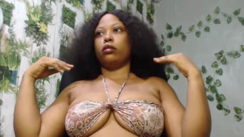 Snapshot of juicy_gold22 chatting on 12/12/24, 10:56 Mariagold online show from 12/12/24, 10:56