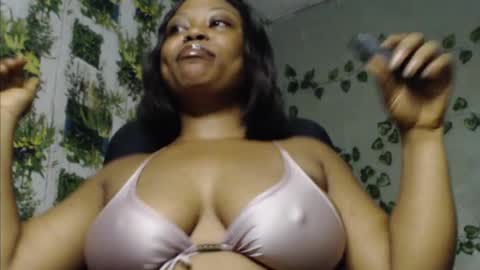 Snapshot of juicy_gold22 chatting on 01/03/25, 01:14 Mariagold online show from 01/03/25, 01:14