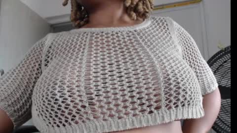 Snapshot of juicy_gold22 chatting on 05/25/26, 02:34 Mariagold online show from 05/25/26, 02:34