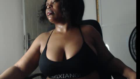 Snapshot of juicy_gold22 chatting on 06/03/26, 06:02 Mariagold online show from 06/03/26, 06:02