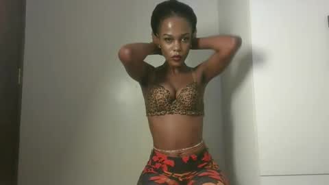 Snapshot of juicy_lovely chatting on 03/22/26, 02:04 Juicey lovely online show from 03/22/26, 02:04