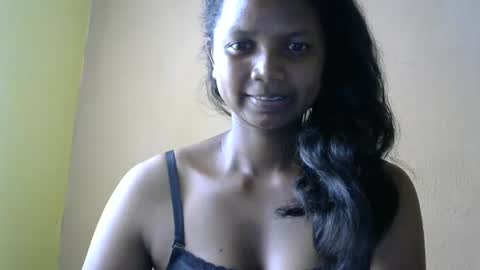 Snapshot of juicy_pretty chatting on 02/04/25, 10:43 stellah online show from 02/04/25, 10:43