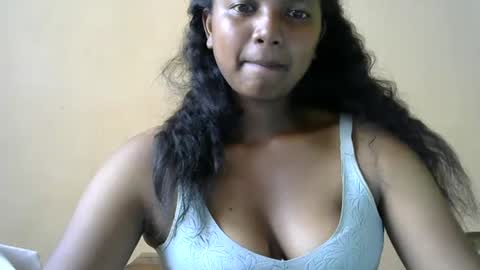 Snapshot of juicy_pretty chatting on 02/13/25, 11:28 stellah online show from 02/13/25, 11:28