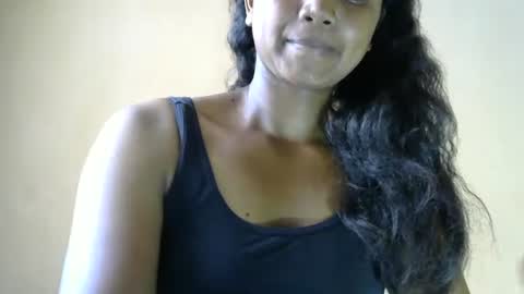 Snapshot of juicy_pretty chatting on 02/14/25, 08:10 stellah online show from 02/14/25, 08:10