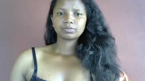 Snapshot of juicy_pretty chatting on 02/21/25, 09:13 stellah online show from 02/21/25, 09:13