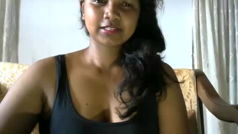 Snapshot of juicy_pretty chatting on 10/02/25, 10:44 stellah online show from 10/02/25, 10:44