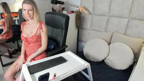 Snapshot of juicy_pussie chatting on 03/06/26, 08:33 Tatjana online show from 03/06/26, 08:33