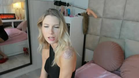 Snapshot of juicy_pussie chatting on 04/19/26, 07:40 Tatjana online show from 04/19/26, 07:40