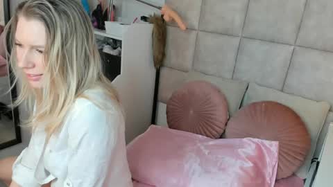 Snapshot of juicy_pussie chatting on 04/30/26, 07:25 Tatjana online show from 04/30/26, 07:25