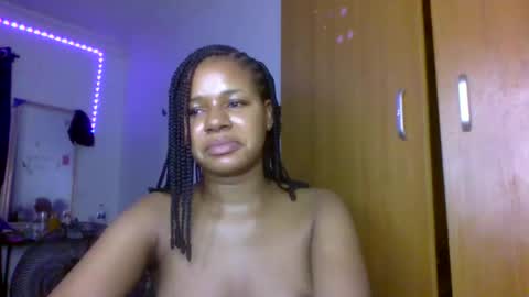 Snapshot of juicy_pussy1122 chatting on 03/22/26, 06:39 Emily online show from 03/22/26, 06:39