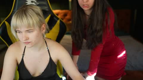 Snapshot of juicy_secrets_054 chatting on 05/01/26, 02:43 Elza online show from 05/01/26, 02:43